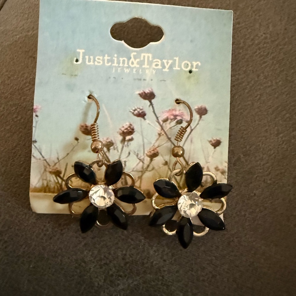 Justin & Taylor Jewelry- Black and Gold Floral Earrings